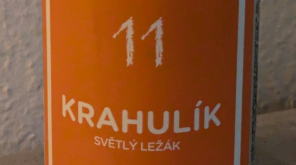 Detail eines Label mit Aufschrift "11 Krahulik Svetly Lezak"